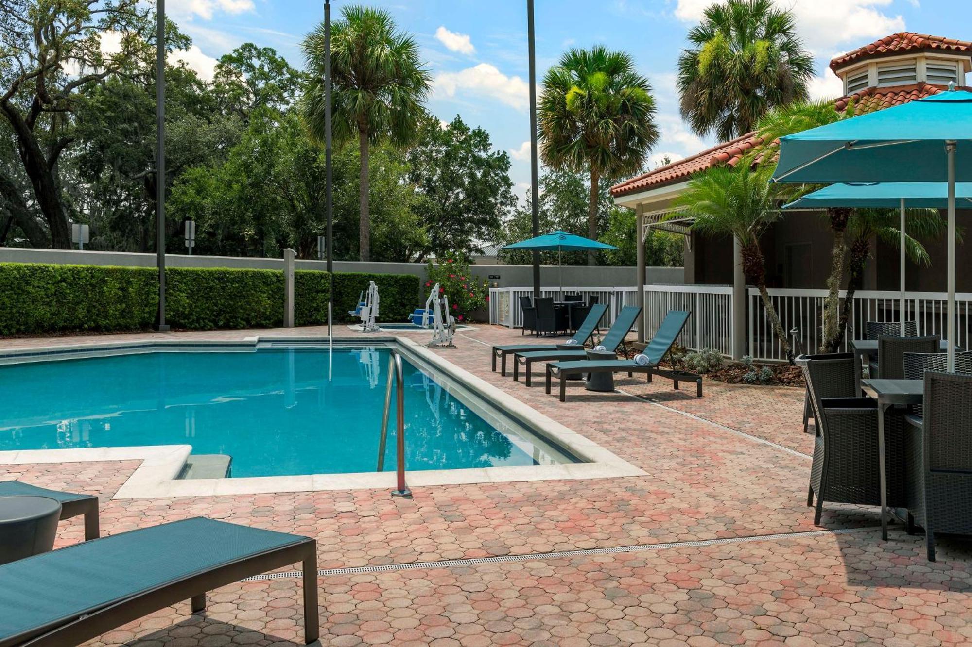 Hampton Inn & Suites At Lake Mary Colonial Townpark Exterior photo